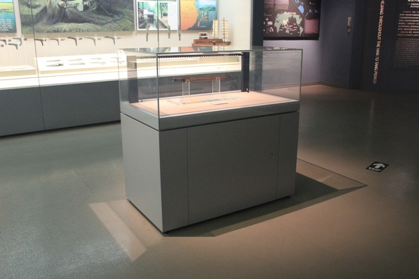 博物馆桌柜28