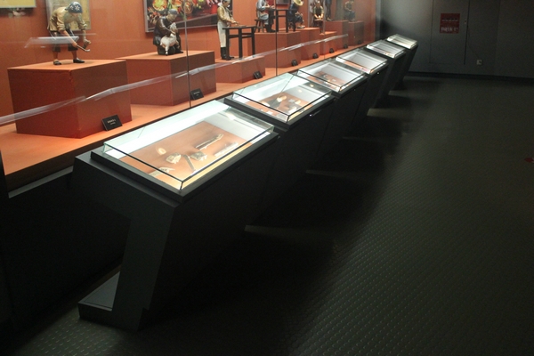 博物馆桌柜27
