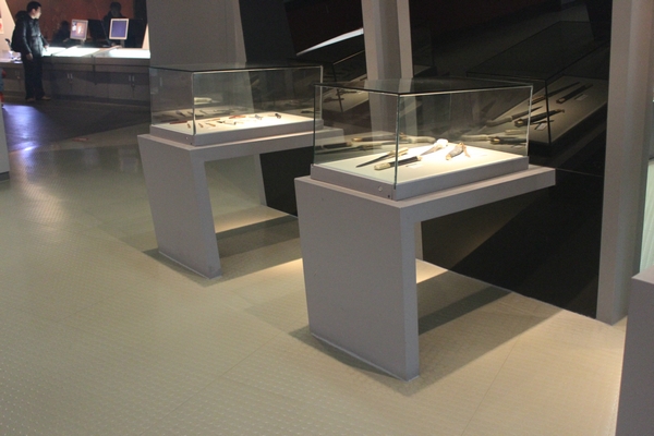 博物馆桌柜22