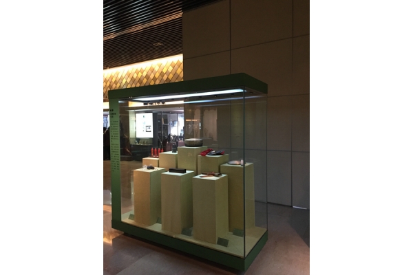 博物馆桌柜20