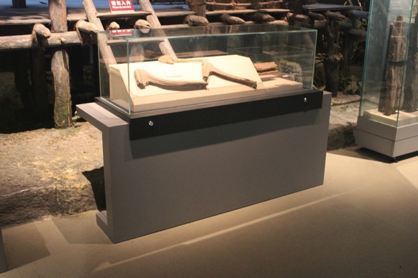 博物馆桌柜14