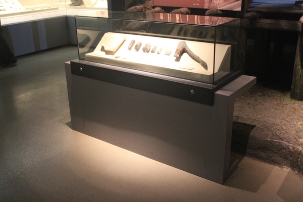 博物馆桌柜13