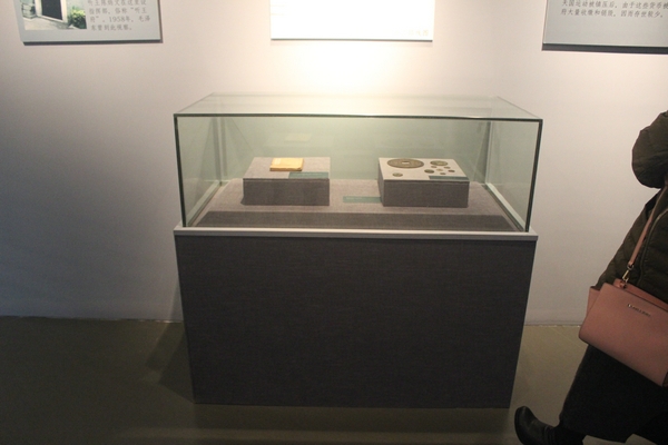 博物馆桌柜6