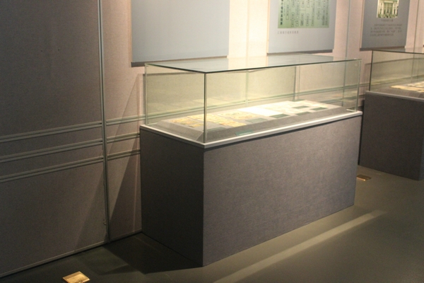 博物馆桌柜5