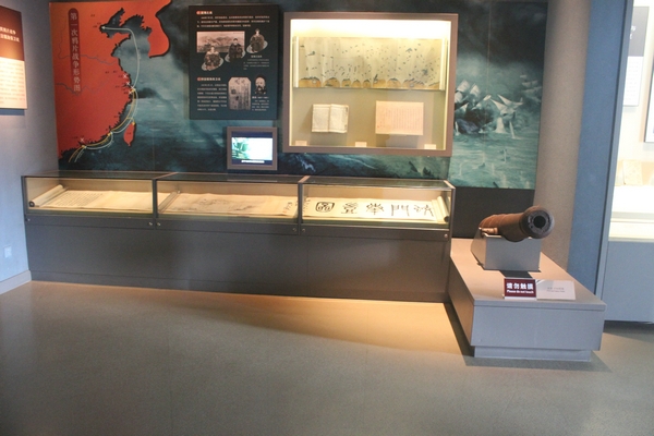 博物馆桌柜9