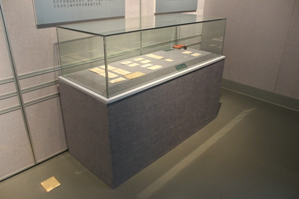 博物馆桌柜4